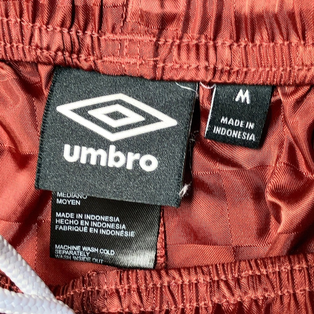 Vintage Y2K Umbro Shiny Checkered Soccer Shorts 100% Nylon Red Dazzle 5" Mens M - Picture 3 of 8